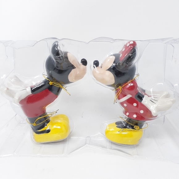 Disney MICKEY Kissing Minnie Mouse Salt & Pepper Shakers Set - Picture 4 of 8